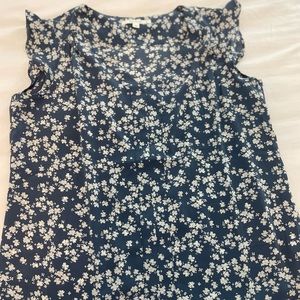 Stitch fix v neck flutter sleeve blouse size Medium